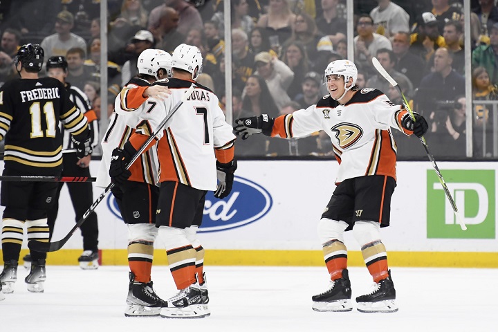 Anaheim Ducks se vrací v prodloužení, aby porazil Boston Bruins